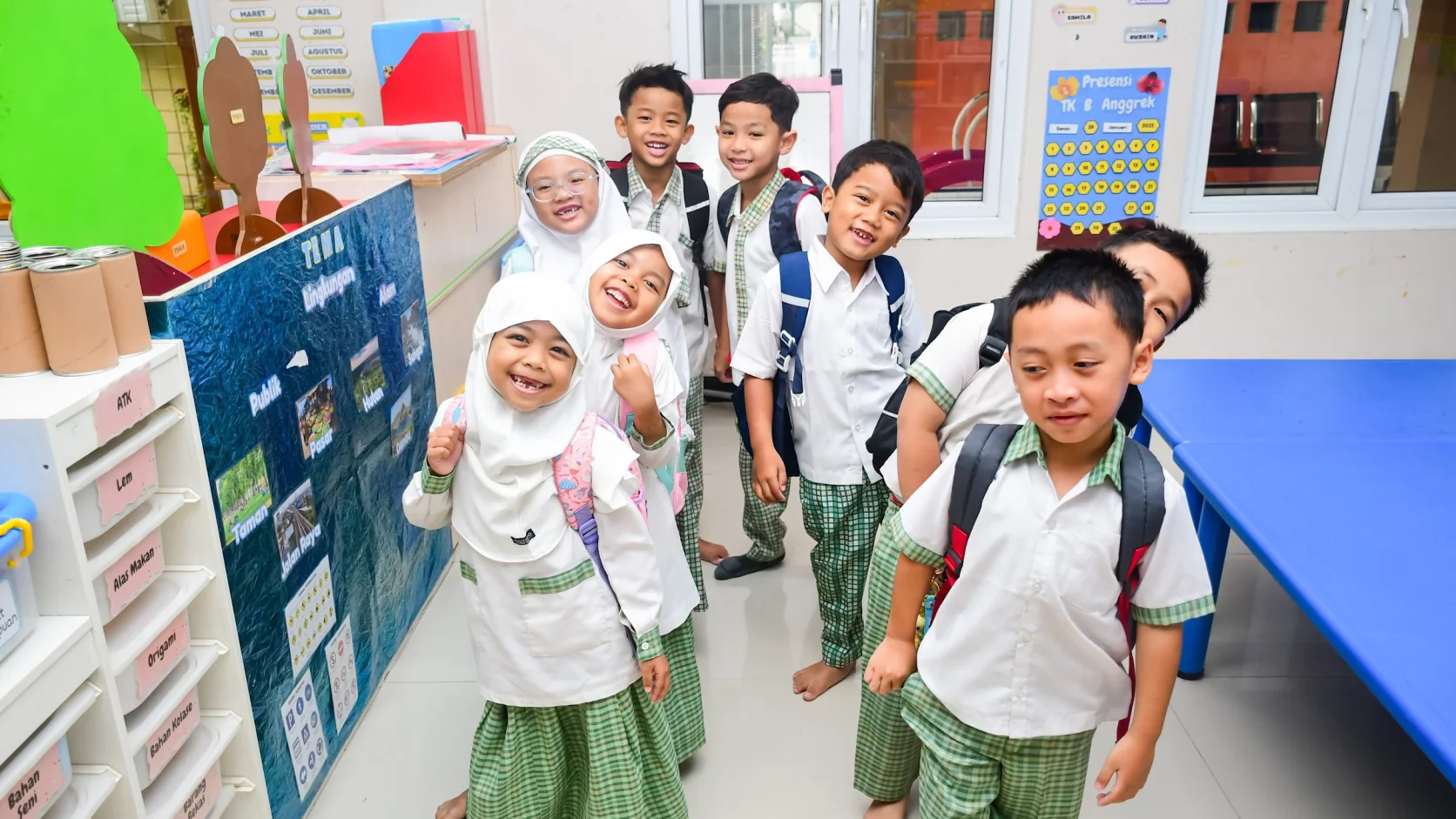 Anak-anak Sekolah Balita THI berkumpul ceria di dalam kelas